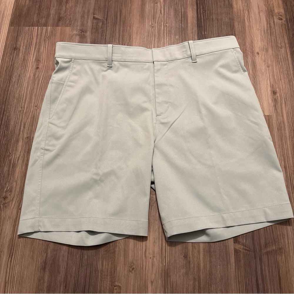 Nike Men's Light Gray Flat Front Shorts
